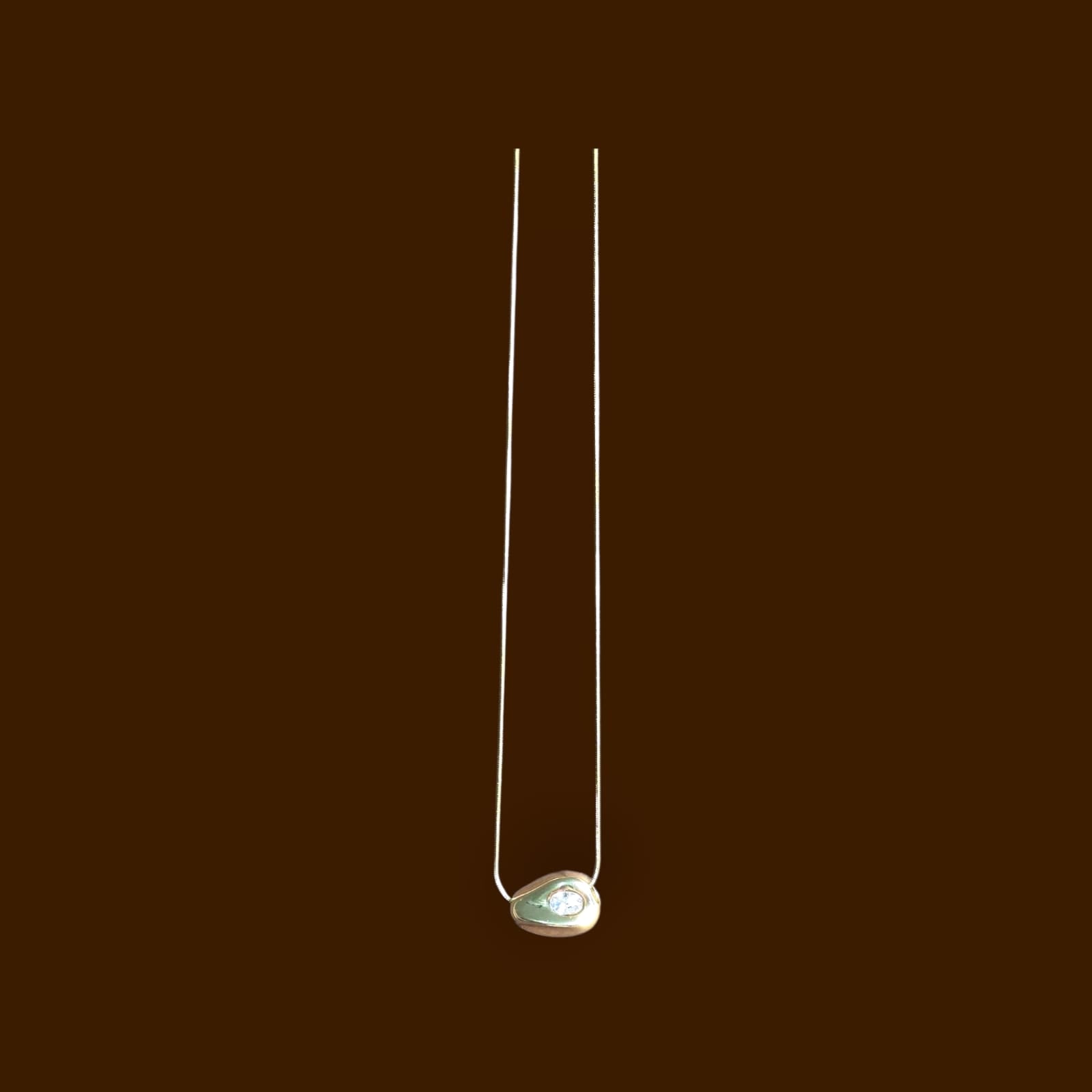 Minimalist gold pendant necklace with solitaire stone on fine chain – modern everyday jewellery for women