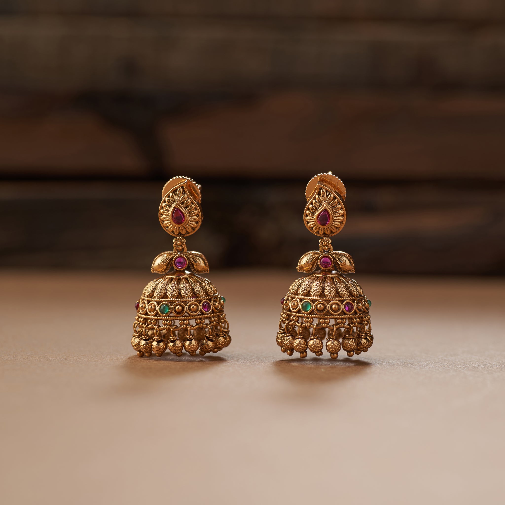 South Indian temple jewellery set necklace and jhumka earrings.