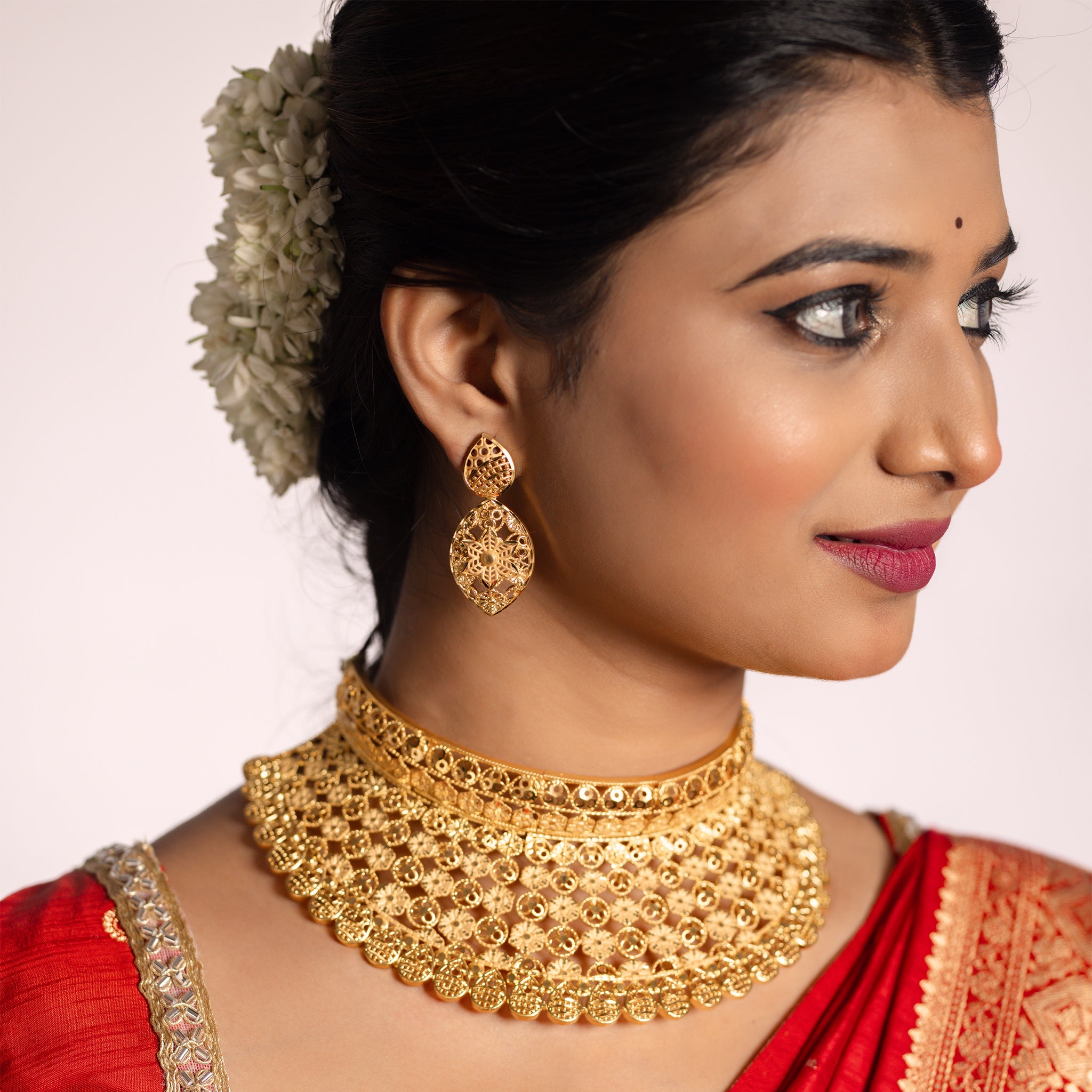 Woman wearing gold choker replica jewelry. Gold Choker, Bridal set, Divyashri By Tilloma