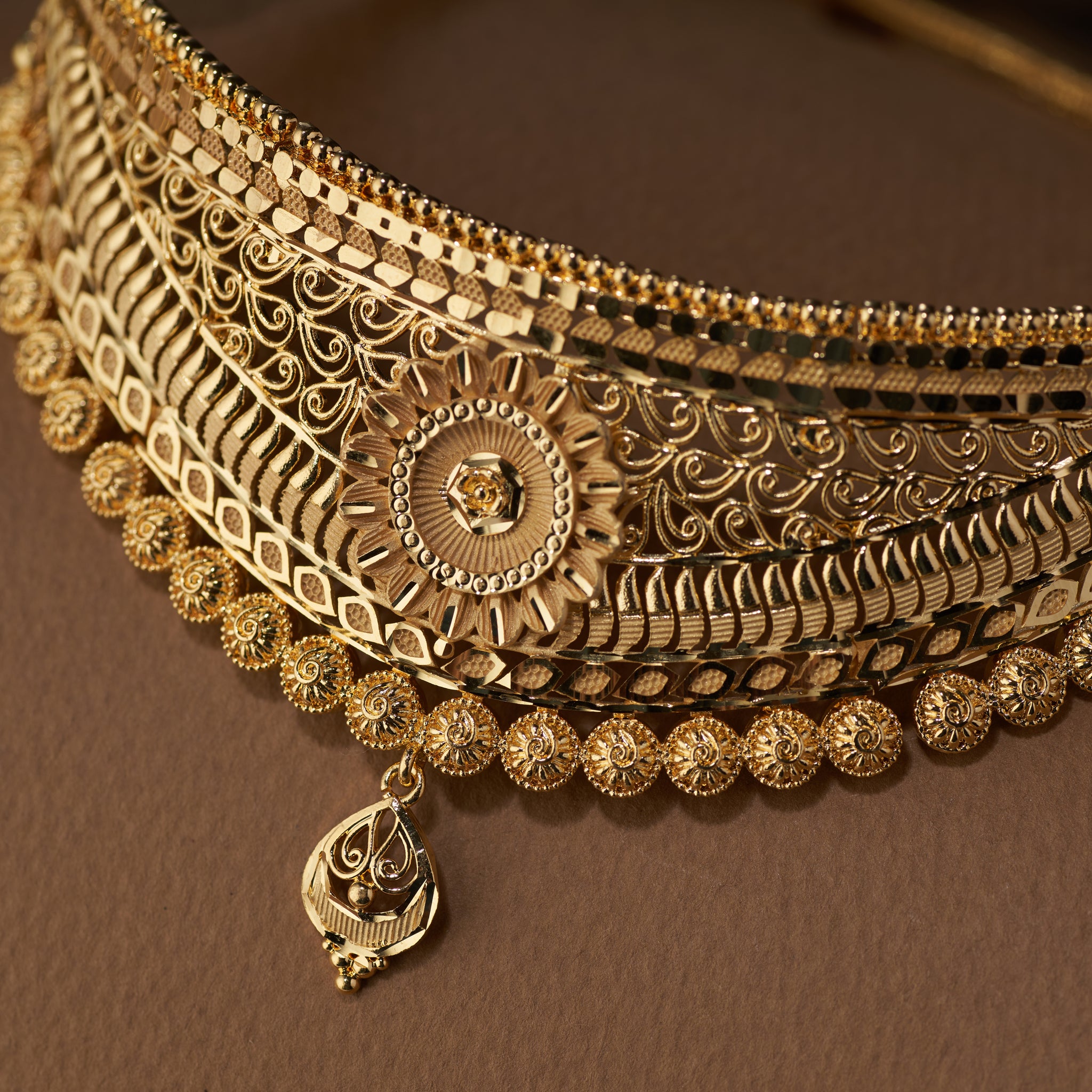 Unique small high-gold bridal choker