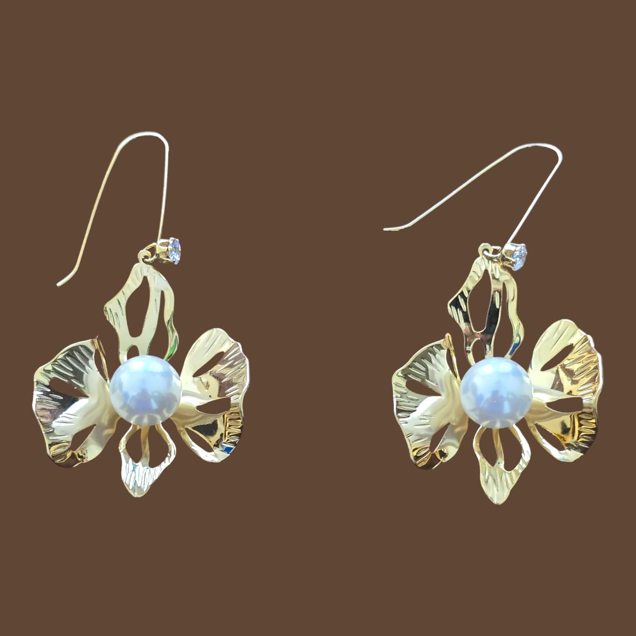 Tilloma™ Pearl Bloom Statement Earrings – Anti Tarnish Waterproof Gold Floral Drop Earrings