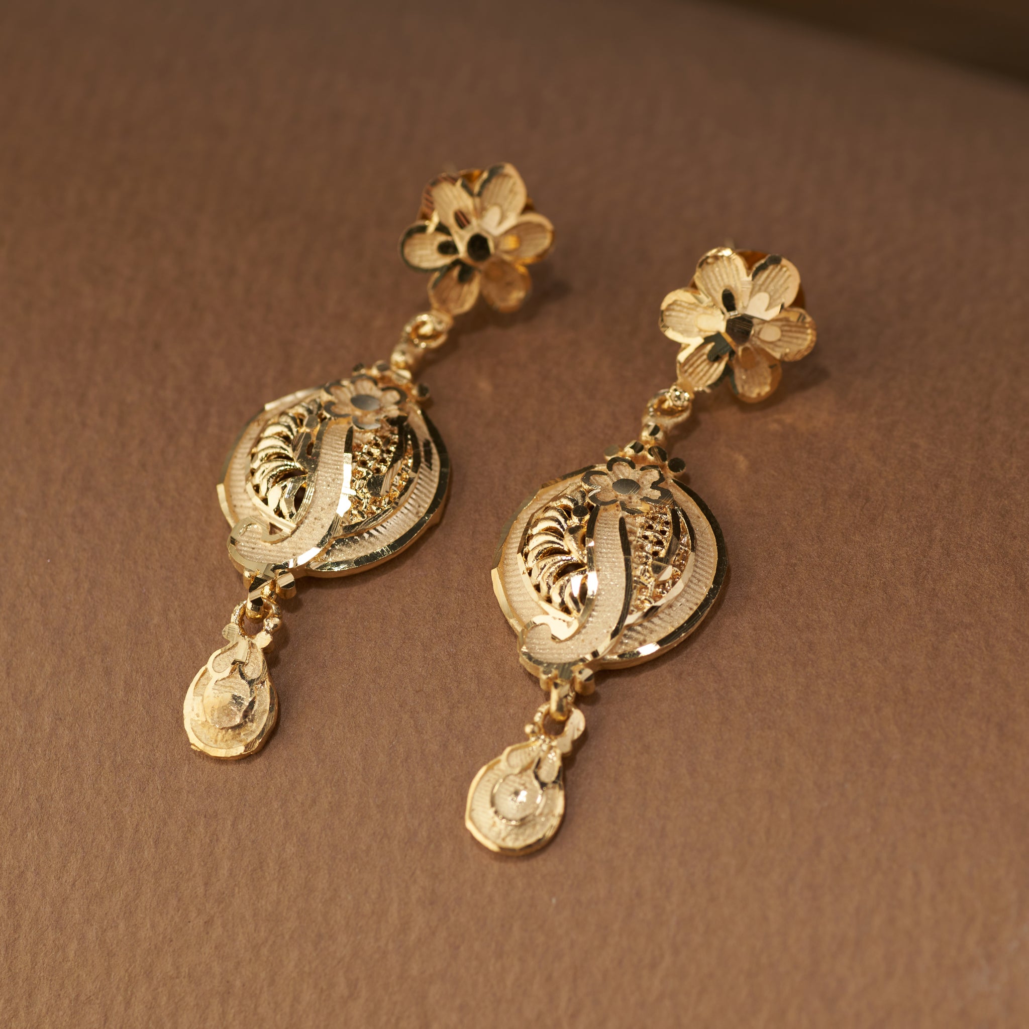 High gold long necklace set with intricate filigree pendant and matching drop earrings