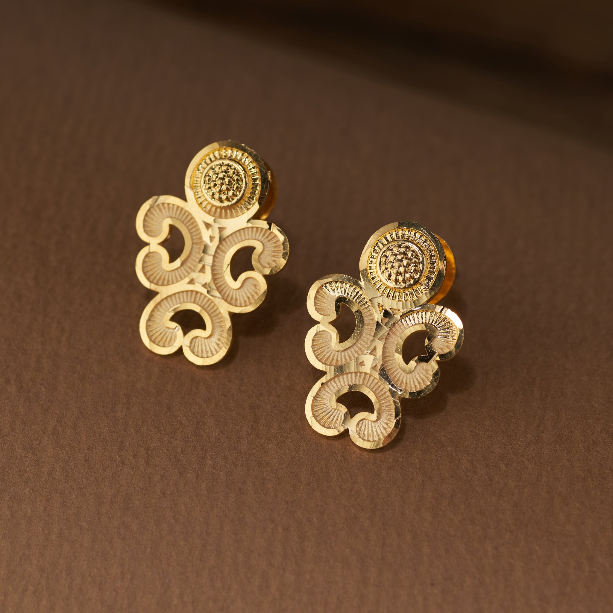 High gold-forming necklace set paired with matching designer earrings,